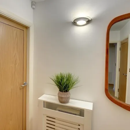City Centre Jewel: 2-Bedroom with Secured Parking Birmingham Exterior photo