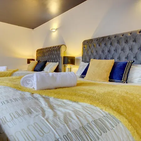 City Centre Jewel: 2-Bedroom with Secured Parking Birmingham Exterior photo