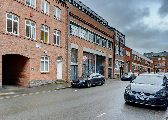 City Centre, 2 Bedroom, Secured Parking, 3 King Bed, Wifi Sleep 6 Guest Comfortable On Three King Size Beds, Jewellery Quarter , Birmingham City Centre , Allocated Secured Parking